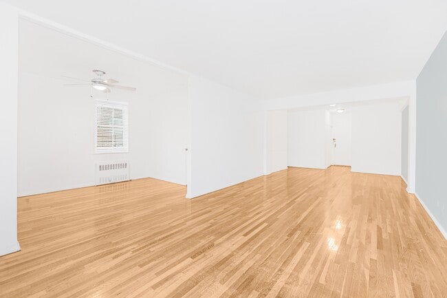 Building Photo - Huge Two Bedroom + Balcony NO FEE