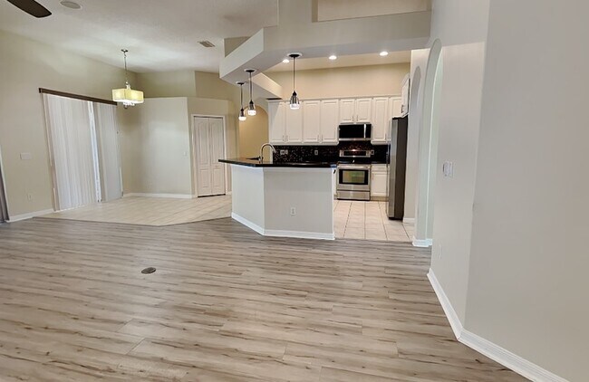 Building Photo - 383 Baymoor Way