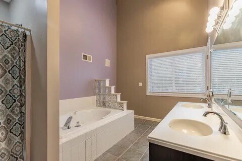 Foto del edificio - 411 Captain Eames Cir