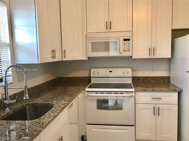 Foto del edificio - 9273 SW 8th St