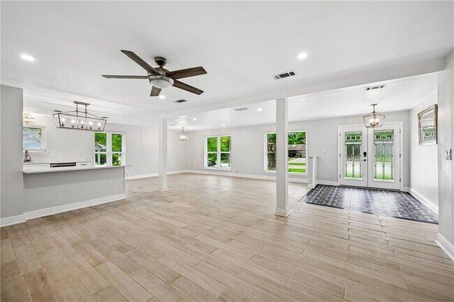 Foto del edificio - 208 Country Club Blvd