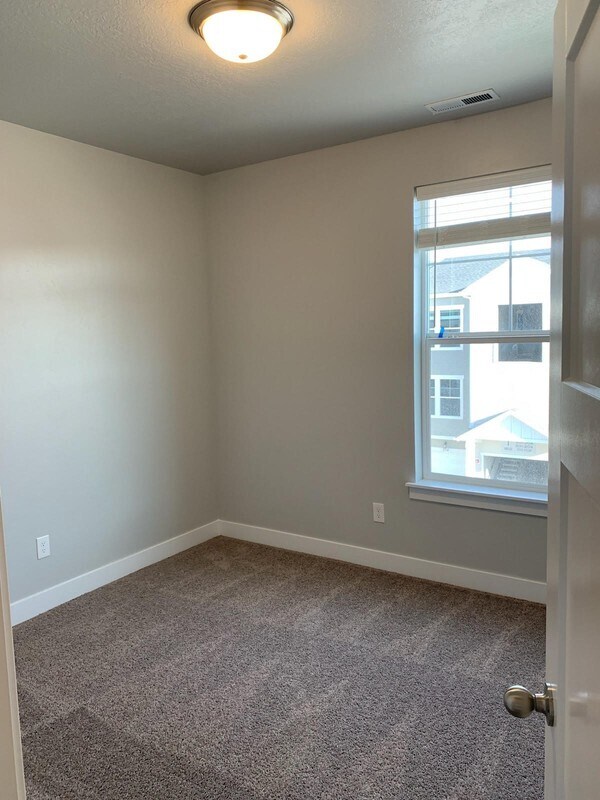 Building Photo - 718 N 380 W