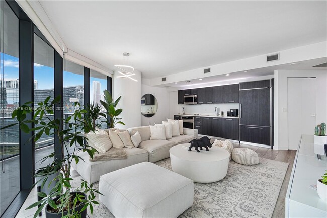 Foto del edificio - 45 SW 9th St