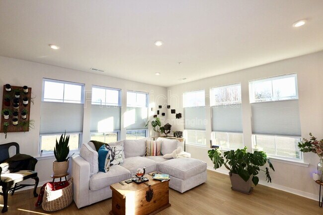 Foto del edificio - 2445 Ownby Ln