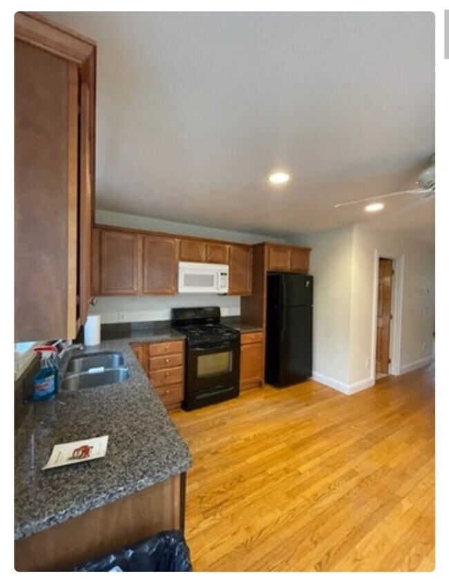 Building Photo - 50 Ashmont St