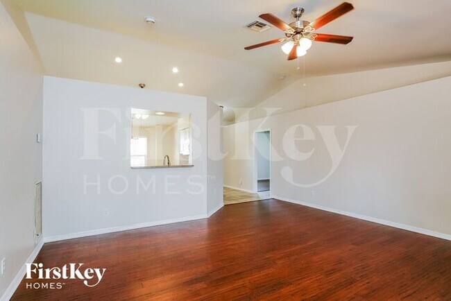 Foto del edificio - 17389 Kentucky Rd