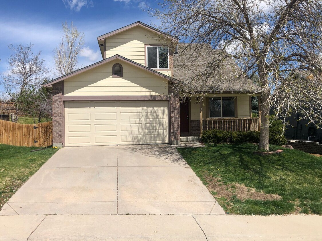 Primary Photo - Updated 2 Bedroom w/ a Loft, 2 story