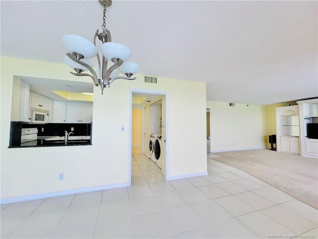 Foto del edificio - 8750 S Ocean Dr