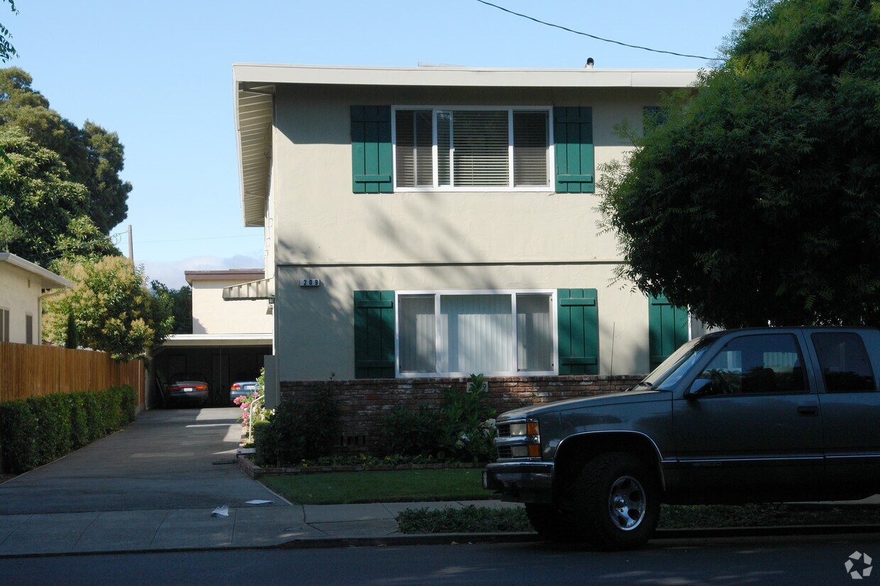 Building Photo - 209 Anita Rd