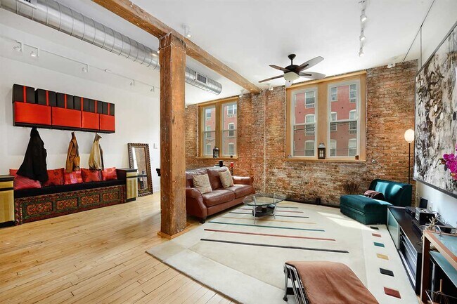 Building Photo - 227 Grand St