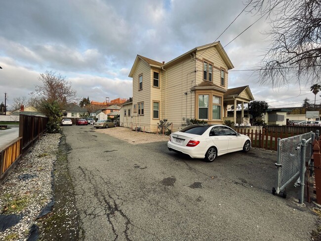 Building Photo - 42 N 10th St