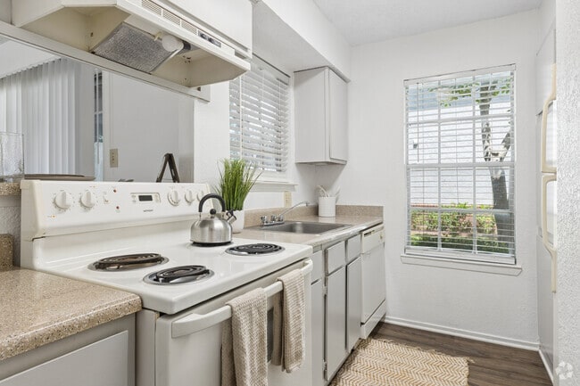 B1 2BR, 1BA - 740SF - Kitchen - Crestbrook Apartments
