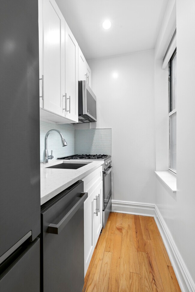 Foto del edificio - 15608 Riverside Dr W