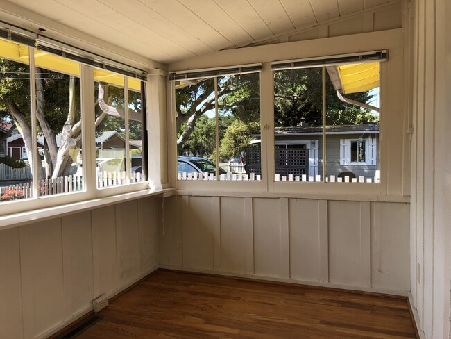 Foto del edificio - Adorable Two Bedroom in Pacific Grove!