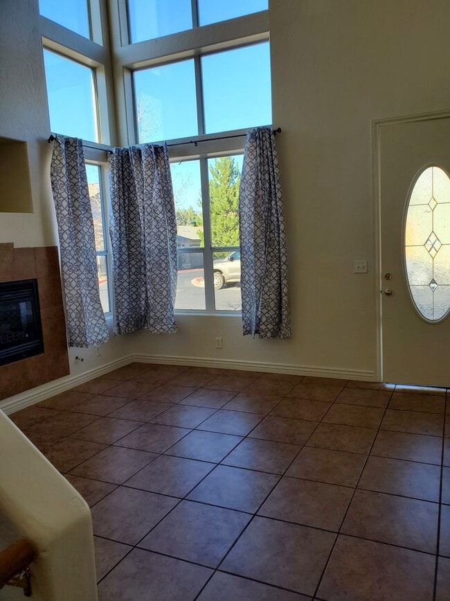 Building Photo - $250 OFF MAY RENT! 4 Bedroom house PLUS a ...