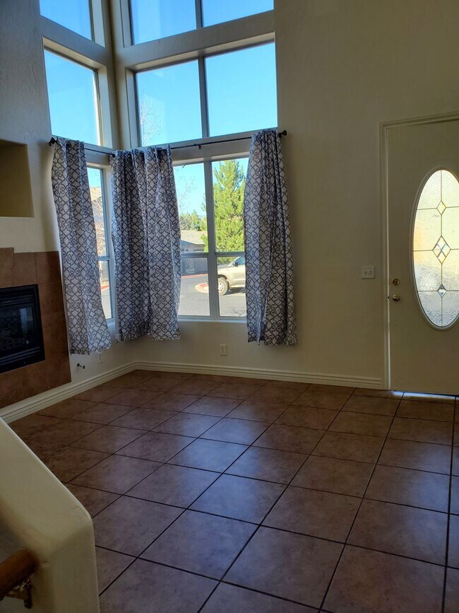Foto del edificio - $250 OFF MAY RENT! 4 Bedroom house PLUS a ...