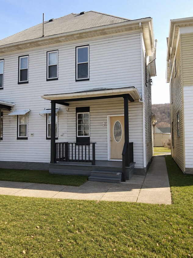 Building Photo - 1525 3rd Ave