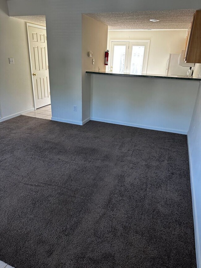 Foto del edificio - 3334 S Oaklawn Cir