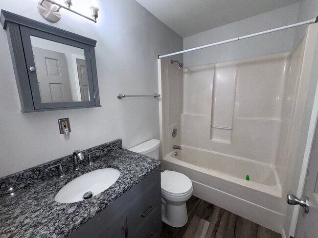 Foto del edificio - 1353 Lakeview Ave
