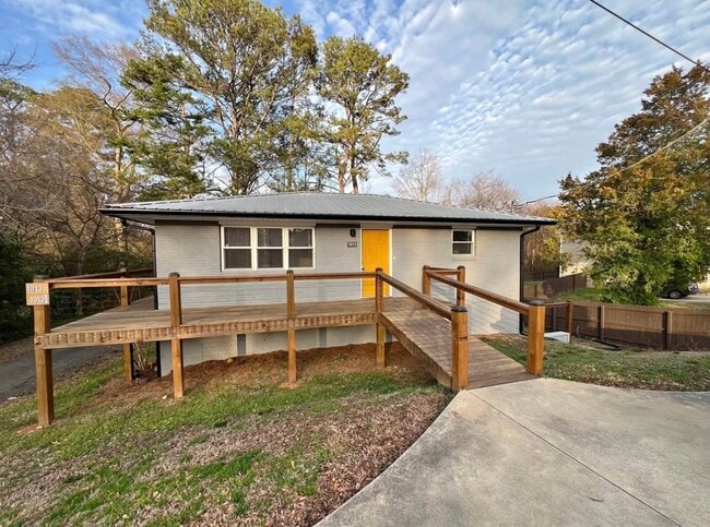 Building Photo - 1013 Jones Mill Rd