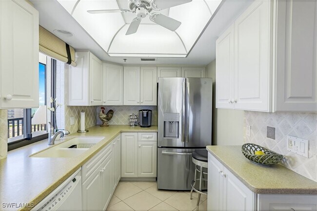 Foto del edificio - 26235 Hickory Blvd