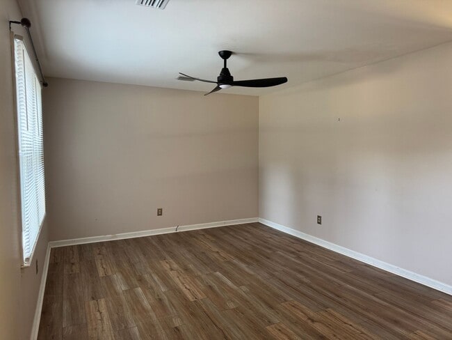 Building Photo - 5672 Claridge Dr