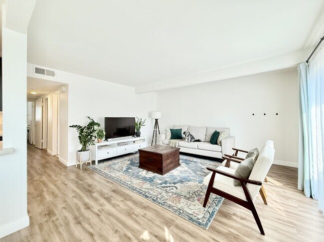 Building Photo - 46 Kazan St
