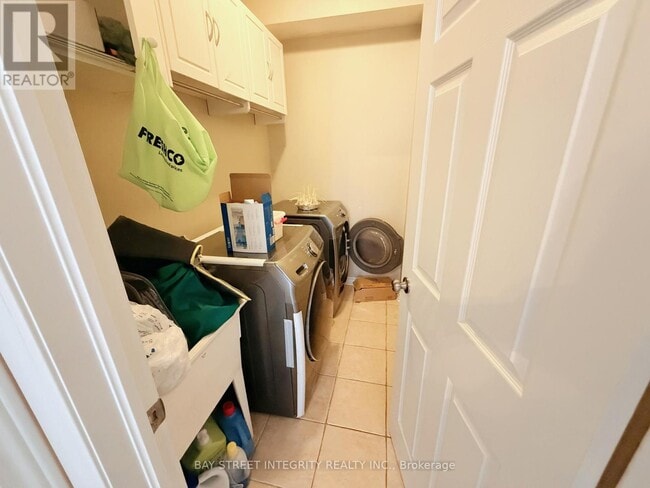 Building Photo - 78 Glendower Crescent