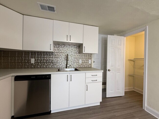 Foto del edificio - Updated 2BR 1.5 Bath House now available!