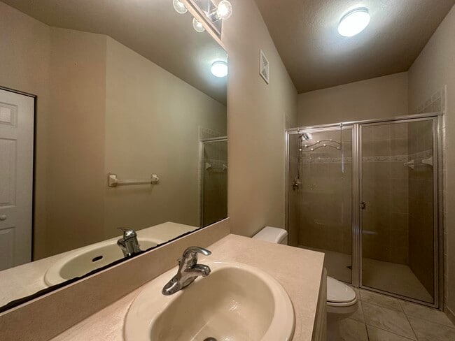 Building Photo - 3041 SE Lexington Lakes Dr