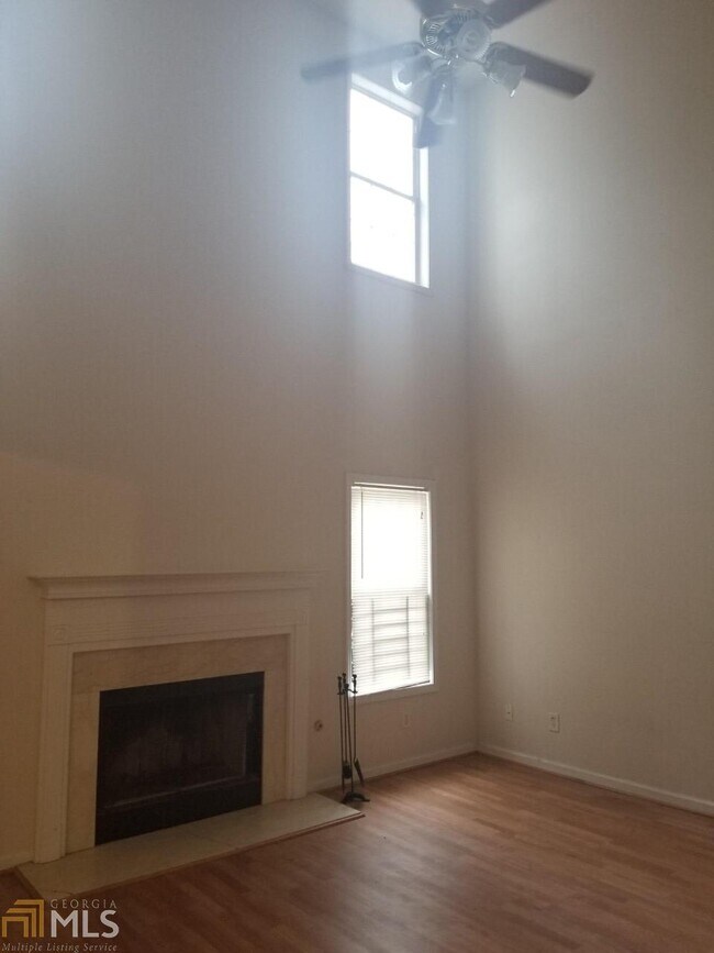Foto del edificio - 542 Shadowmoore Dr