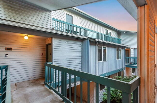 Building Photo - Spacious 2BD/1.5BTH Condo in Lynnwood - Mo...