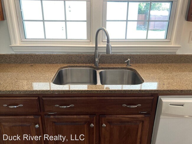 Building Photo - 3 br, 2 bath House - 1813 Alpine Dr