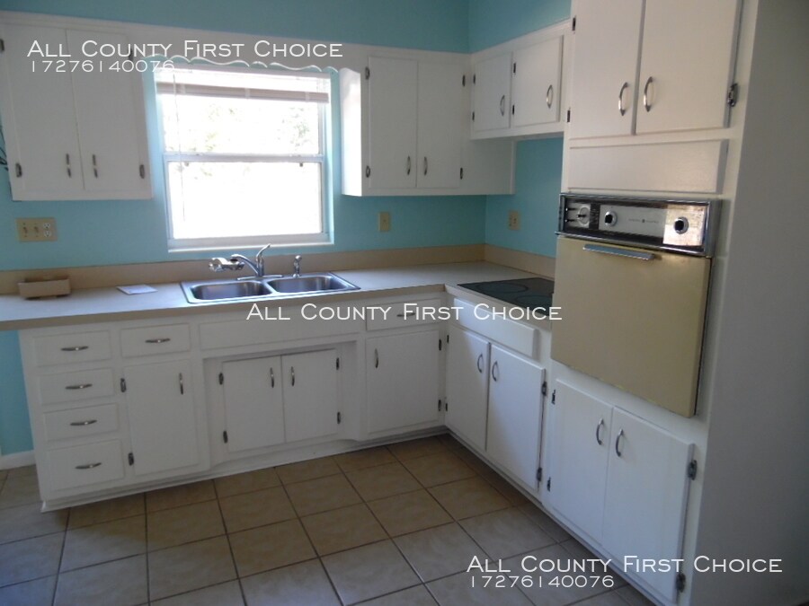 Primary Photo - Spacious Home close to Entertainment