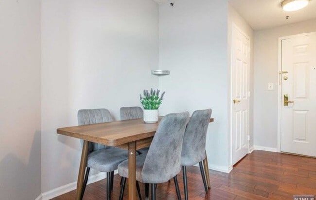 Building Photo - 100 Old Palisade Rd