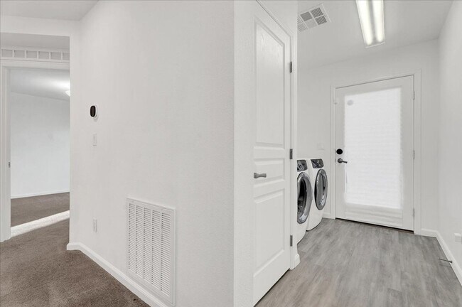 Foto del edificio - Stunning 4-Bedroom Home in Gated Community Near I-215 & Top Amenities!