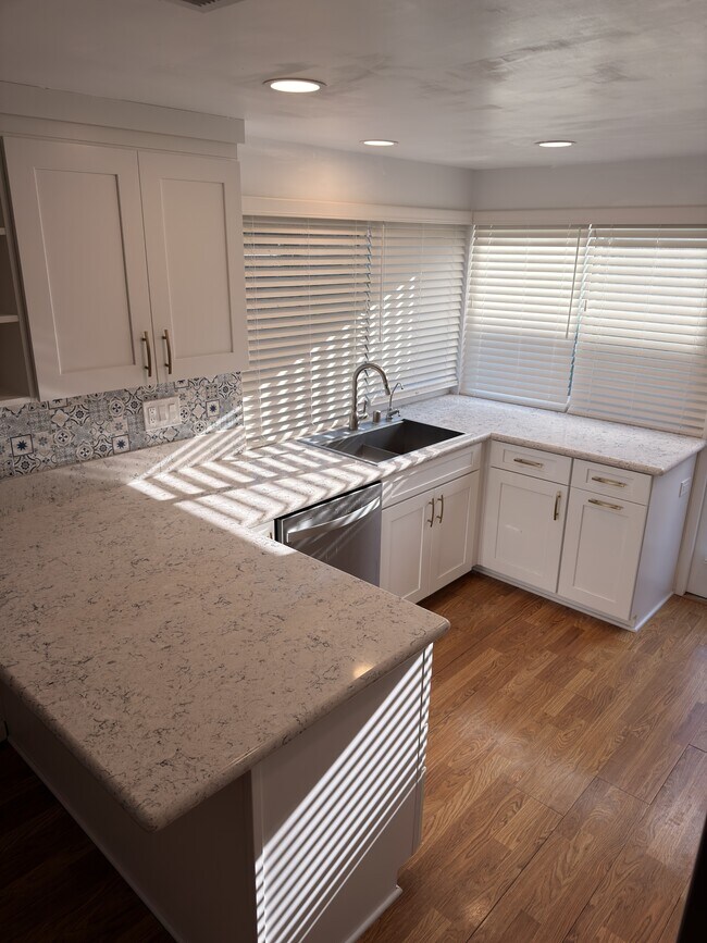 Building Photo - 4635 Cobb Dr