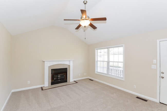 Foto del edificio - 1018 Granny White Rd