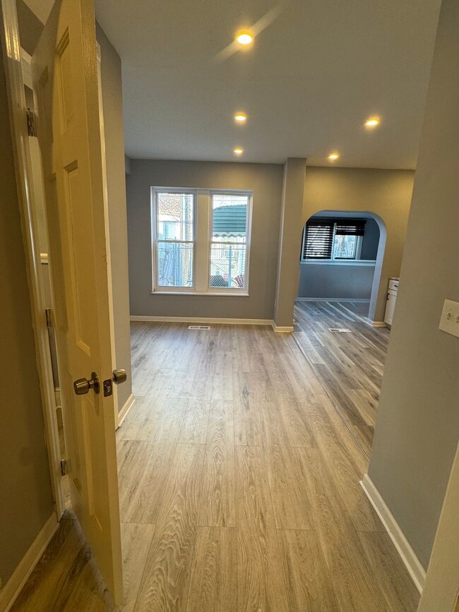 Building Photo - Charming 3-Bedroom Home in Port Richmond A...