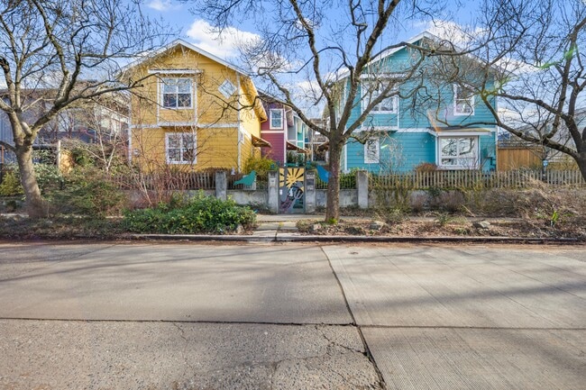 Building Photo - 112 22nd Ave