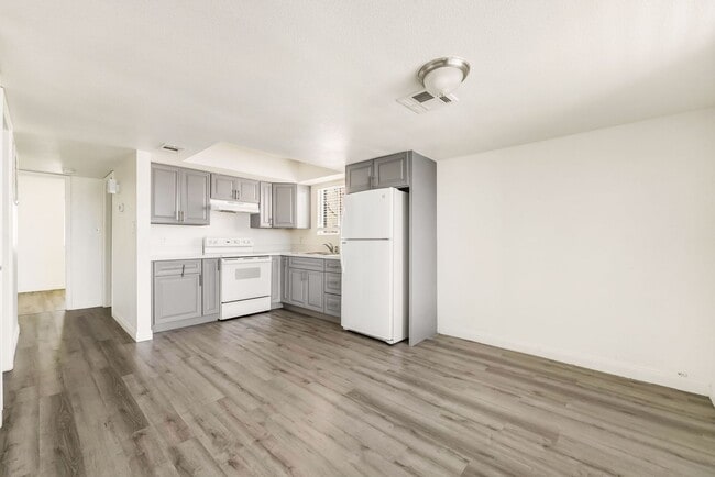 Building Photo - 5303 Del Gado Dr