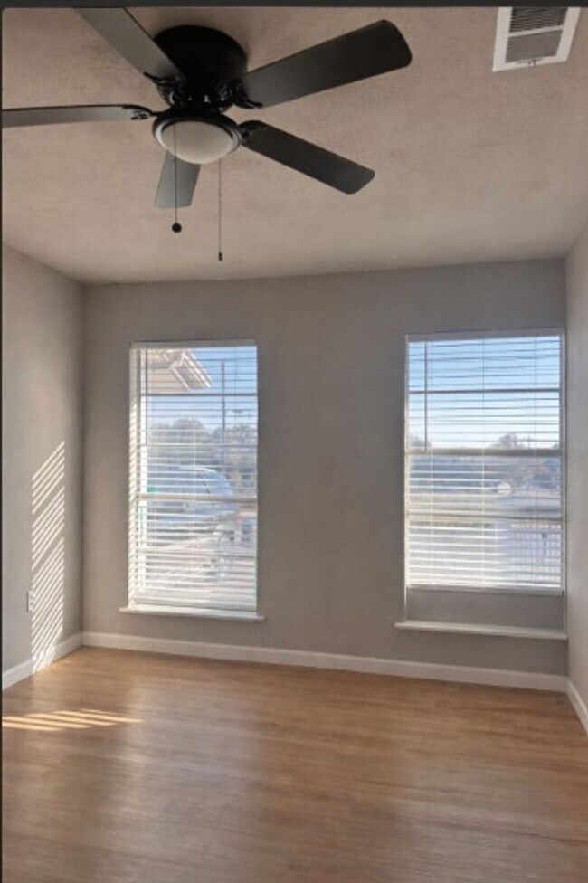 Building Photo - For Rent: Beautiful Single-Family Home in Seguin