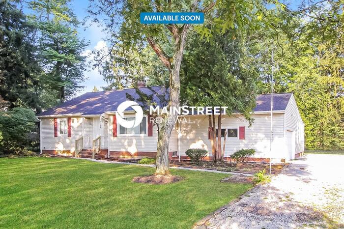Foto principal - 3 Bedroom Pet-Friendly Home in SOLON, OH w...