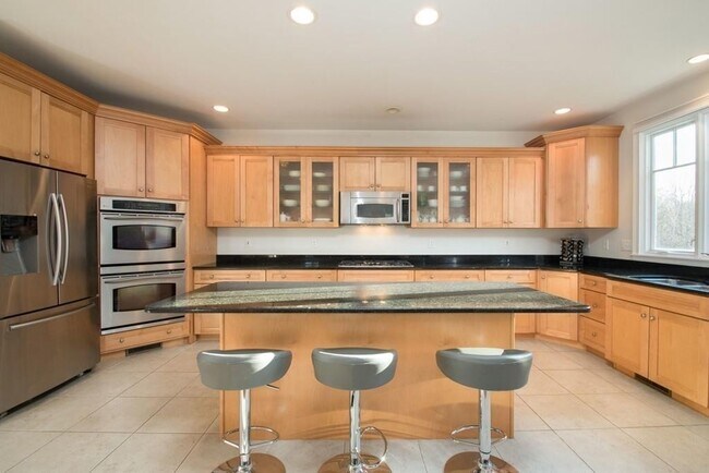 Building Photo - 15 Cider Mill Ln