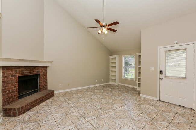 Building Photo - 525 Stonecreek Dr