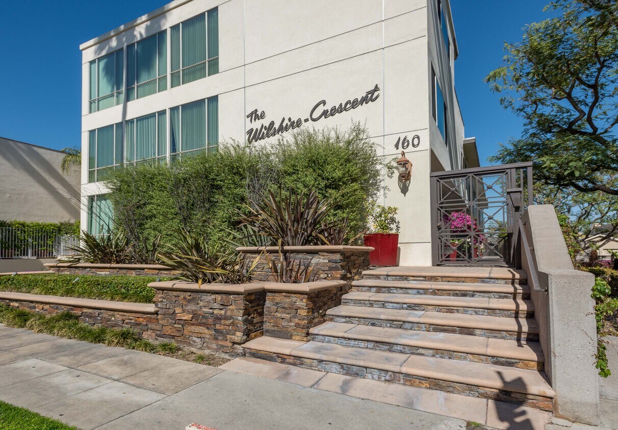 Primary Photo - 160 N Crescent Dr