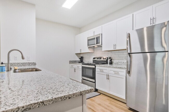 Foto del edificio - 8251 Windsor Hill Blvd