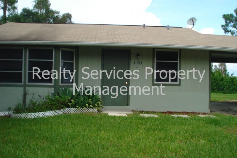Updated 2/1 Duplex with Carport Townhome Rentals in North Fort Myers