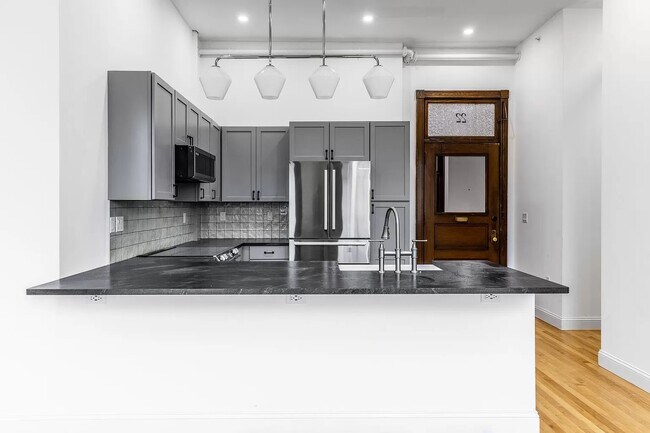 Foto del edificio - 33 State