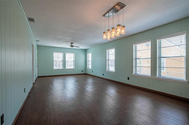 Building Photo - 2705 Marigold Ave